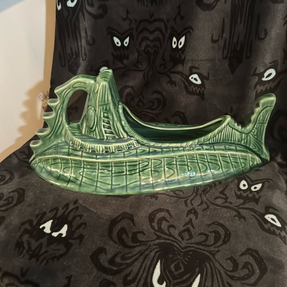 Disney Polynesian Resort Trader Sam’s Grog Grotto 4th Edition Nautilus Bowl *NEW